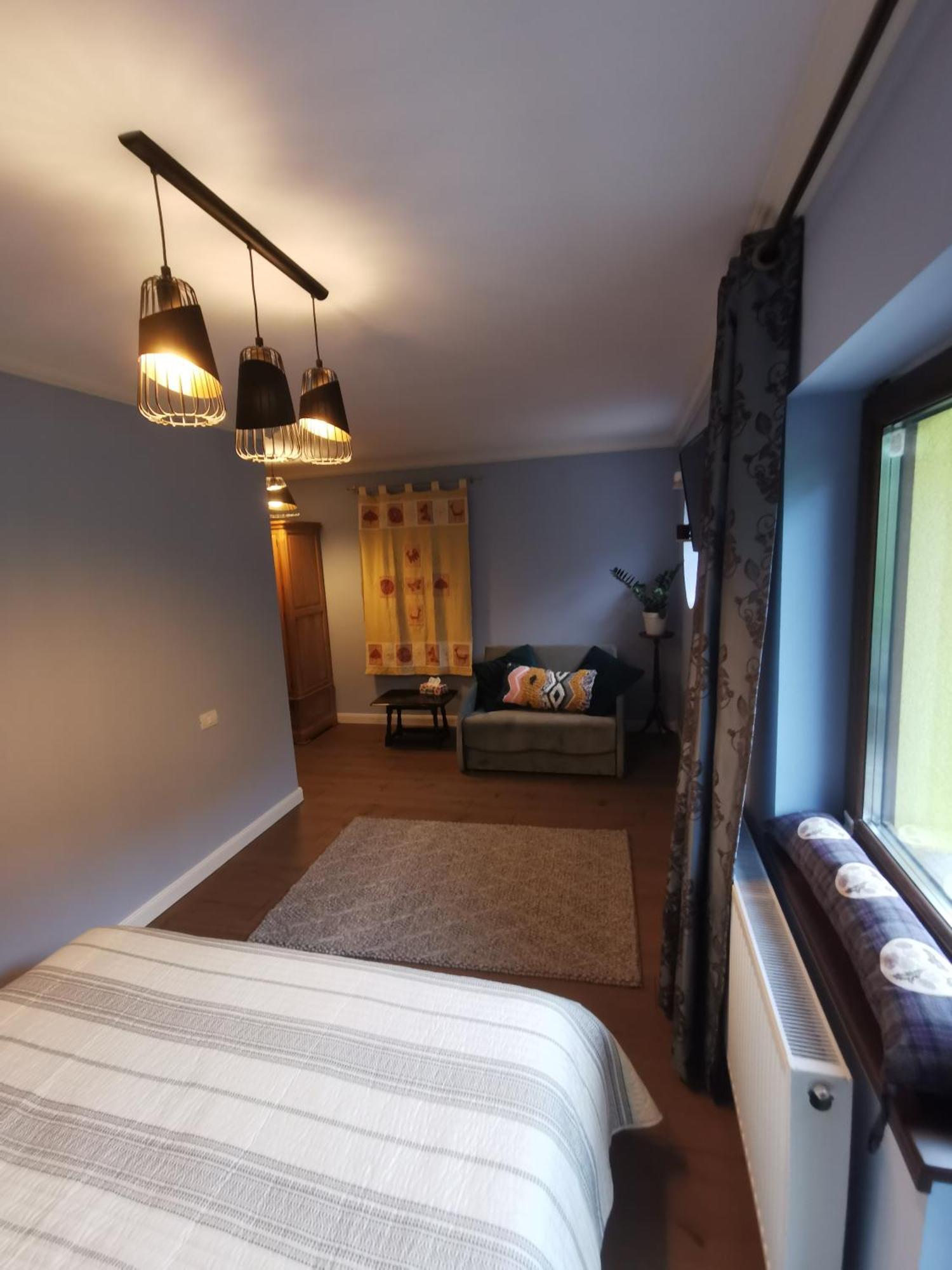 Yellow House 브란 외부 사진